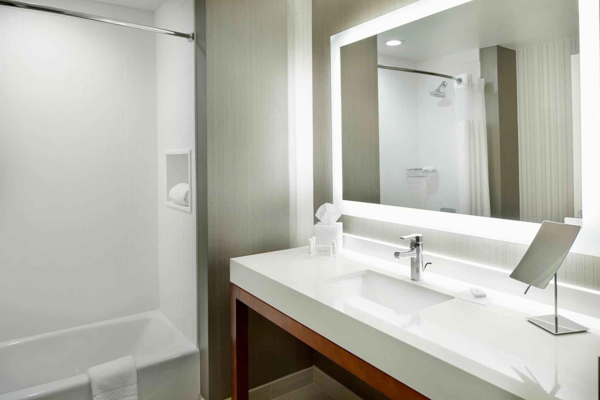 Готель Courtyard By Marriott Houston Intercontinental Airport Екстер'єр фото
