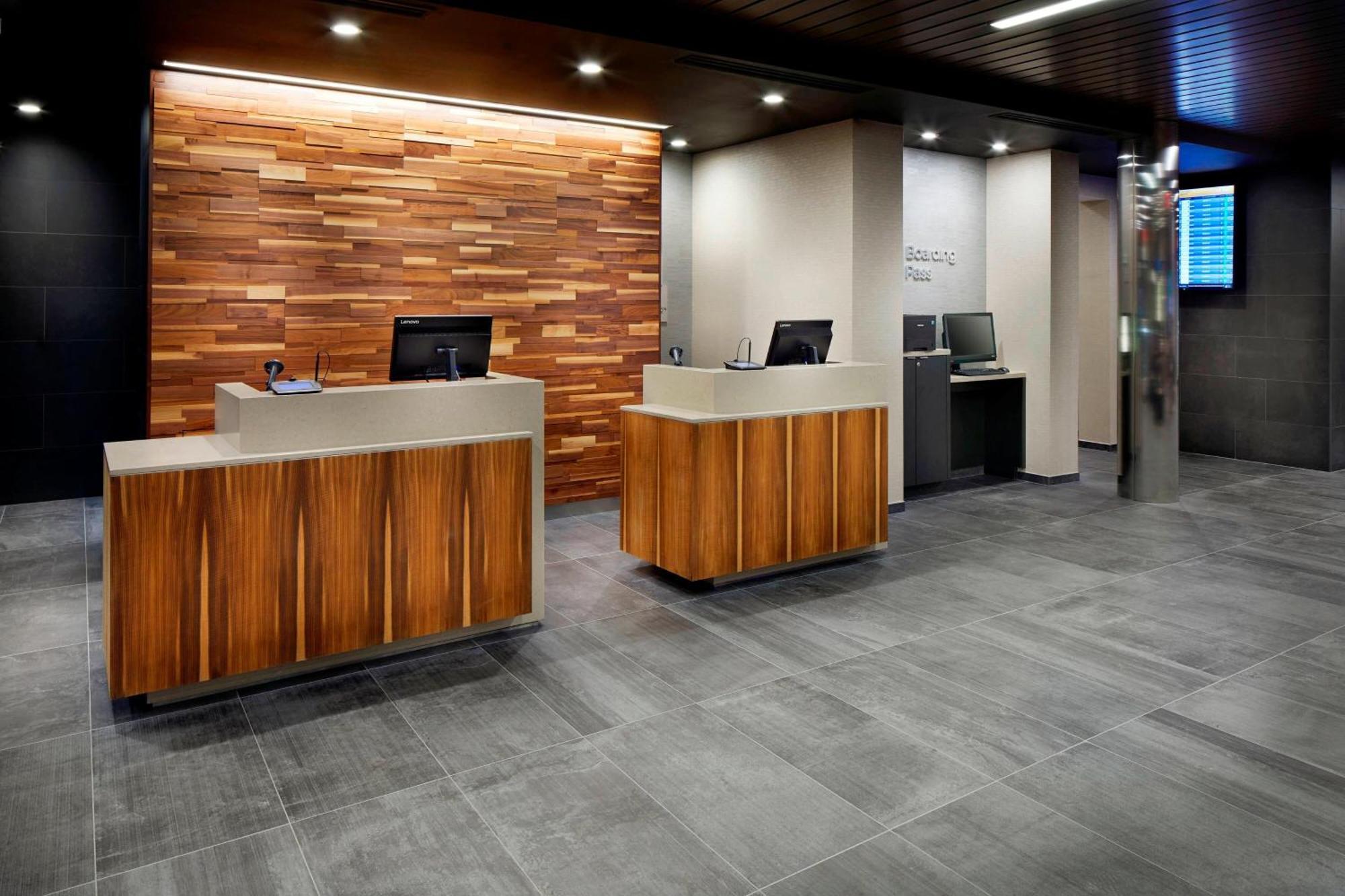 Готель Courtyard By Marriott Houston Intercontinental Airport Екстер'єр фото