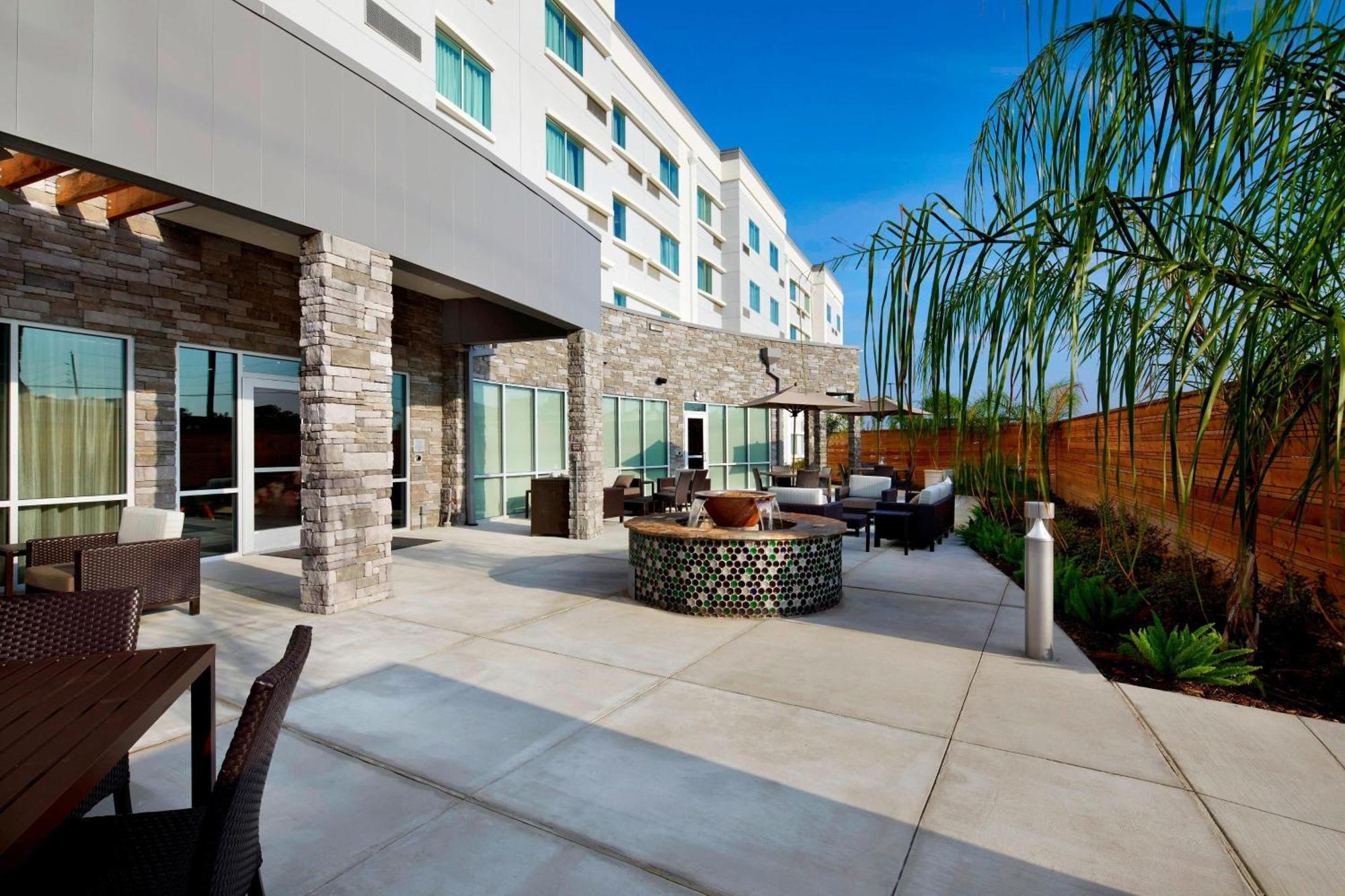 Готель Courtyard By Marriott Houston Intercontinental Airport Екстер'єр фото